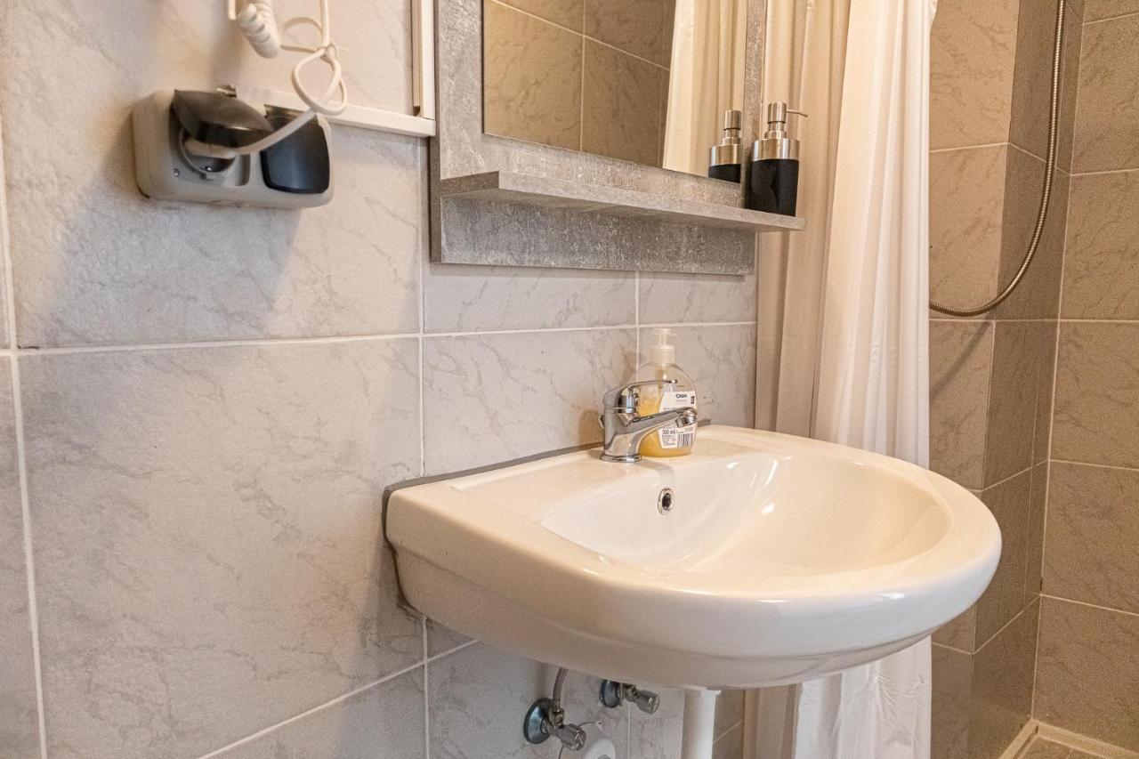 Cozy Room @ Hauptbahnhof - Well Situated & Central Wenen Buitenkant foto